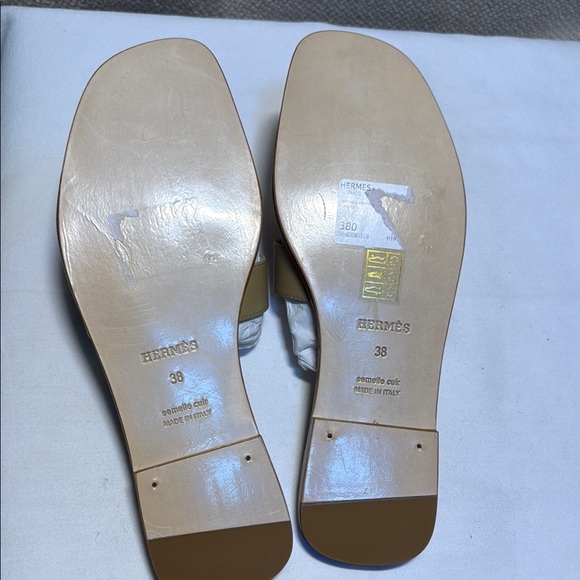 Elegant Tan Leather Slide Sandals - Picture 3 of 4